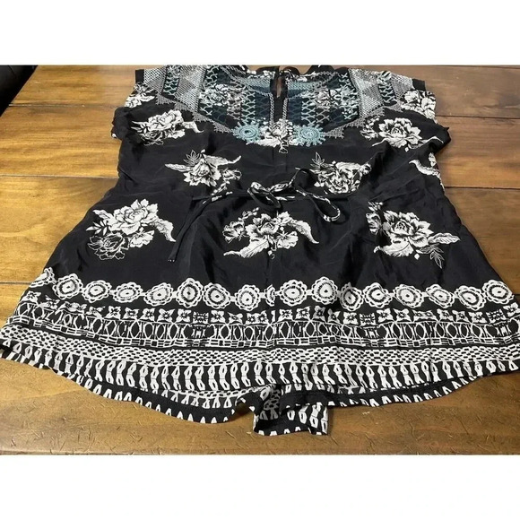 Johnny Was Embroidered Perlette Tie-Back Silk Blouse Short Sleeve Size XS - Picture 11 of 12